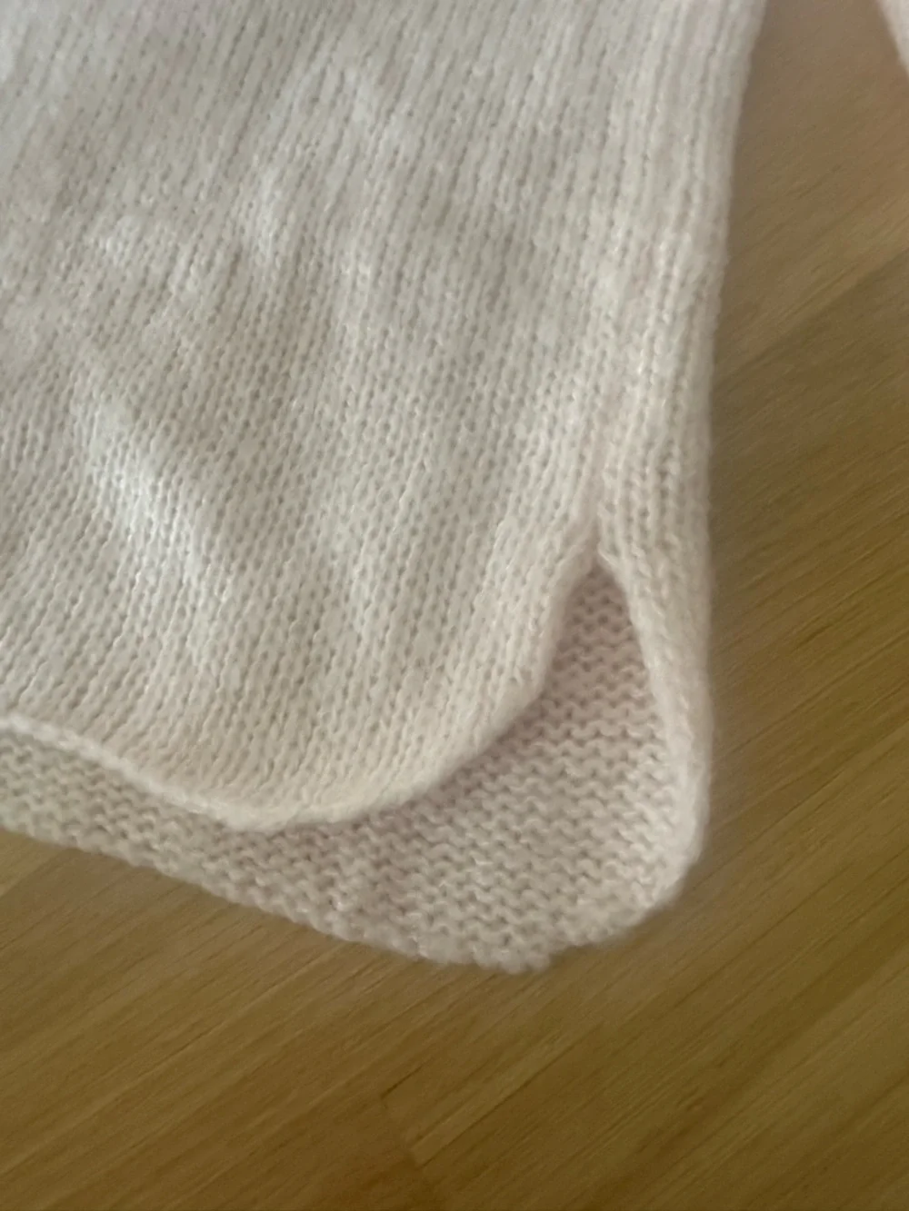 Wooden Ships 'Bubbly' Pink Knit V-Neck Sweater Small - Picture 7 of 7